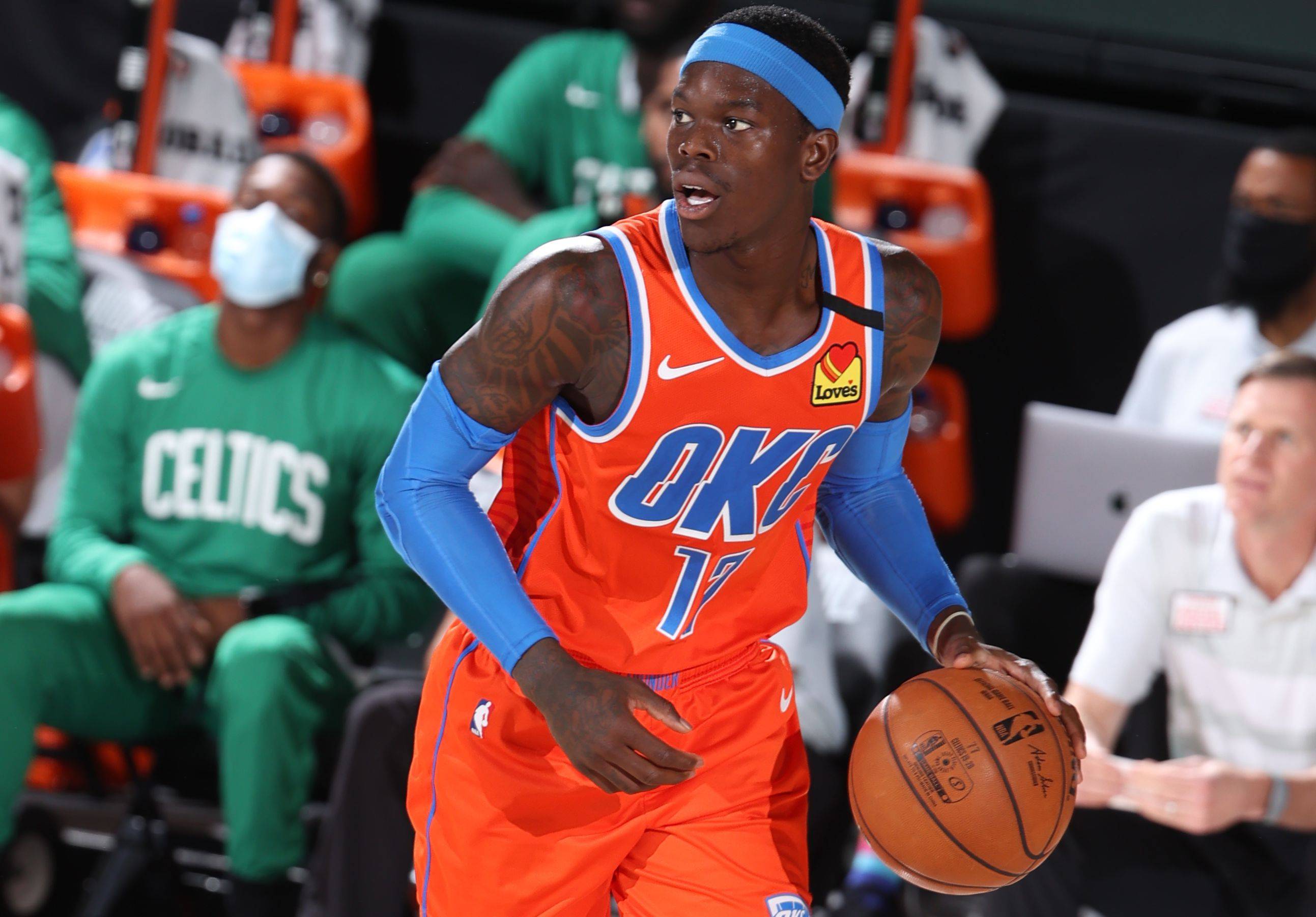 记者：切尔西仍在评估是否对哈维-西蒙斯提出报价